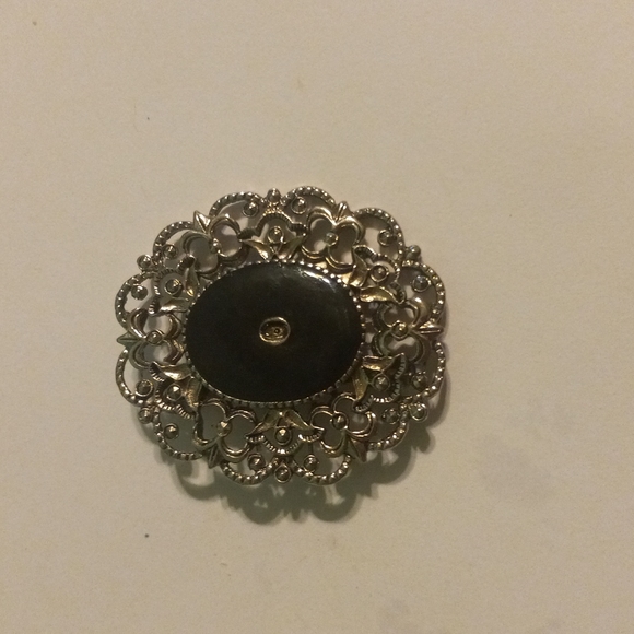 2 nice pins - Picture 4 of 5